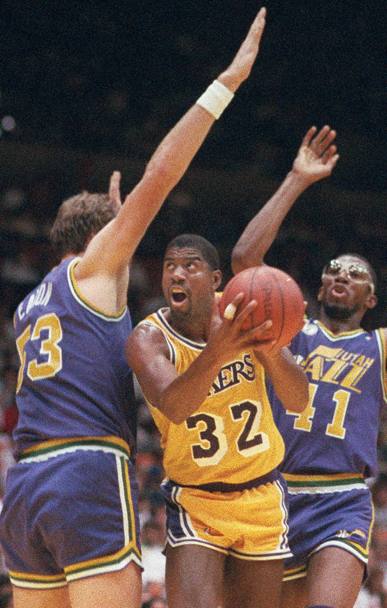 Magic Johnson, nato nel 1959, annunci di essere sieropositivo il 7 novembre del 1991, quando era al top della carriera (5 anelli con i Los Angeles Lakers). Oggi  in prima linea nella lotta all&#39;AIDS.